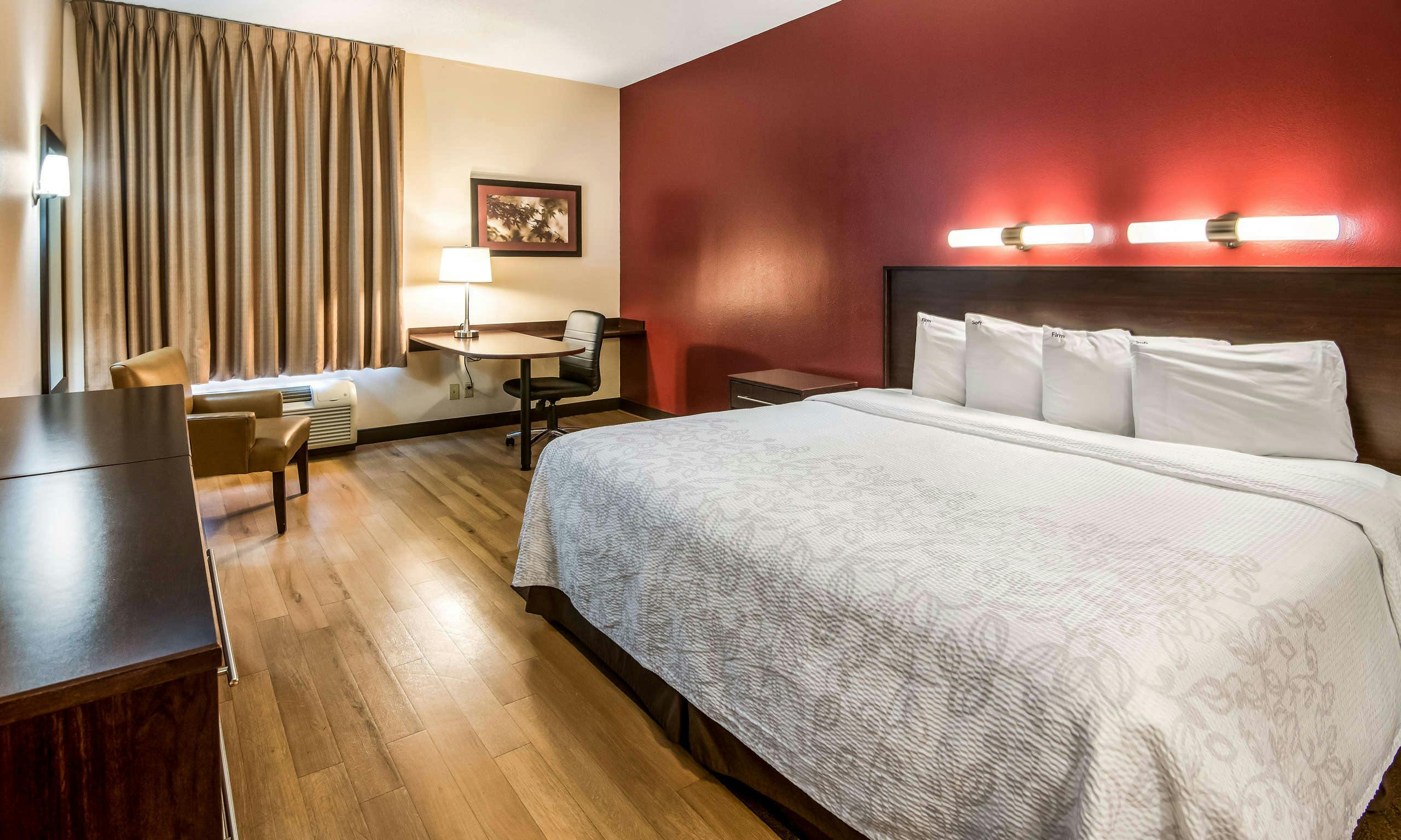 Red Roof PLUS+ Long Island – Garden City