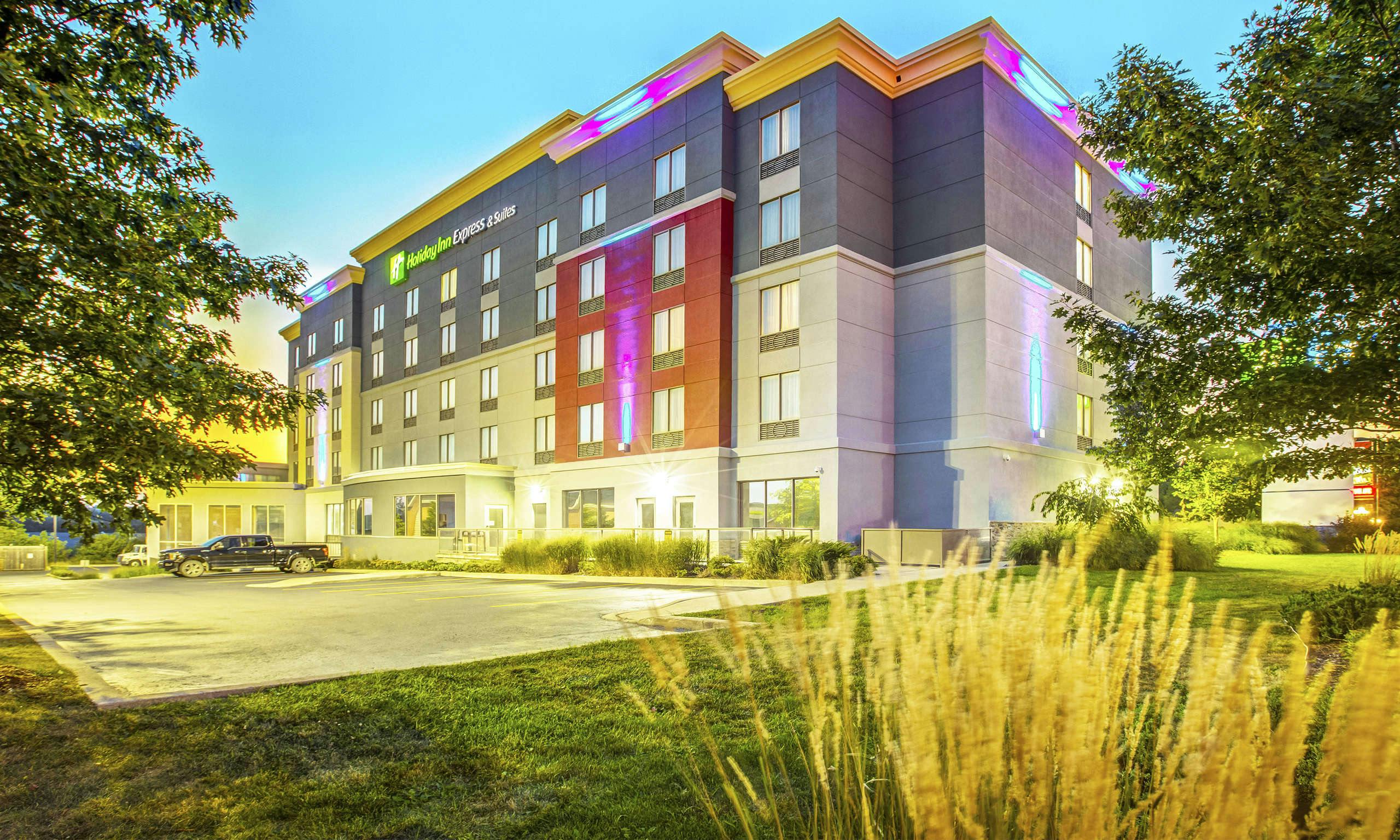 Holiday Inn Express Hotel & Suites Woodstock South