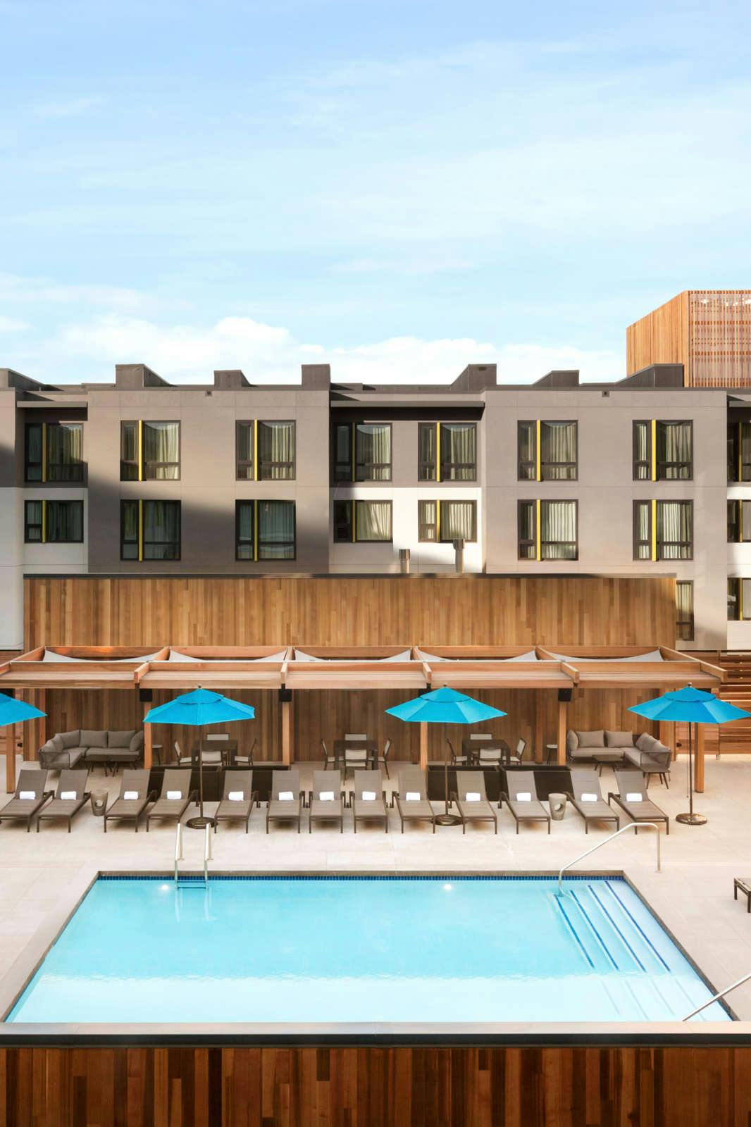 Hotel Embassy Suites by Hilton Boulder photo 1