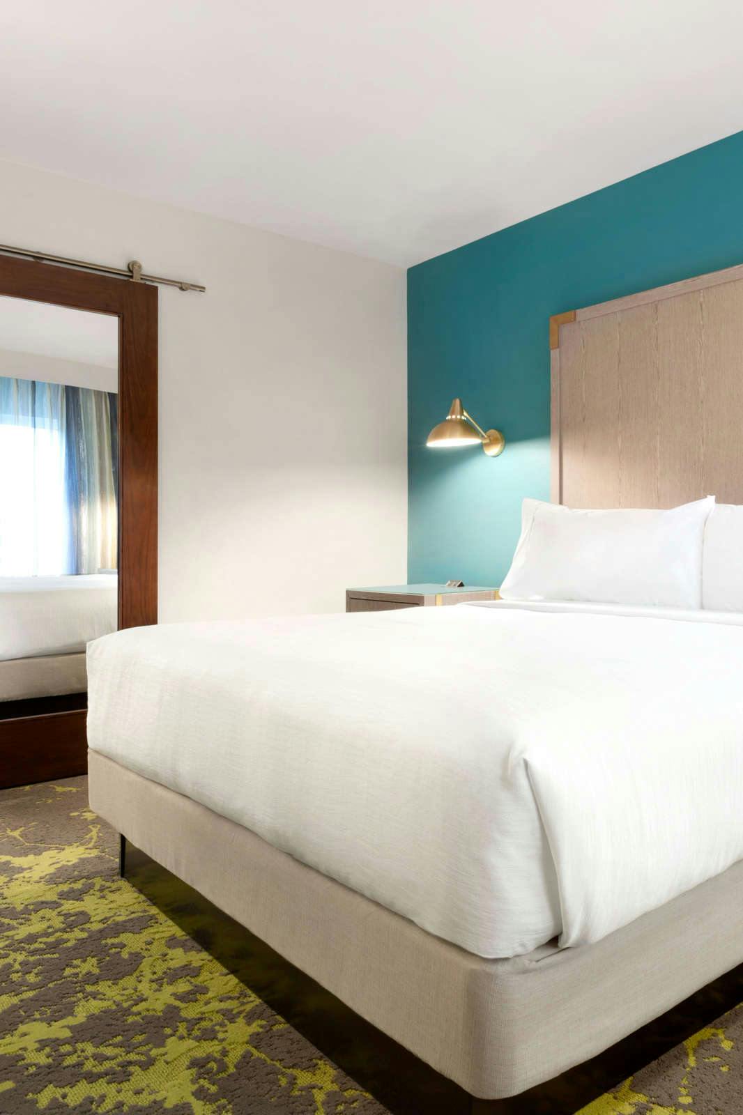 Hotel Embassy Suites by Hilton Boulder photo 2