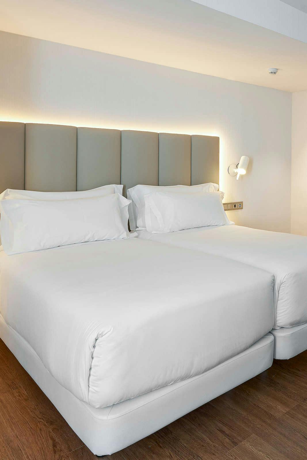 Hotel NH Sants photo 2