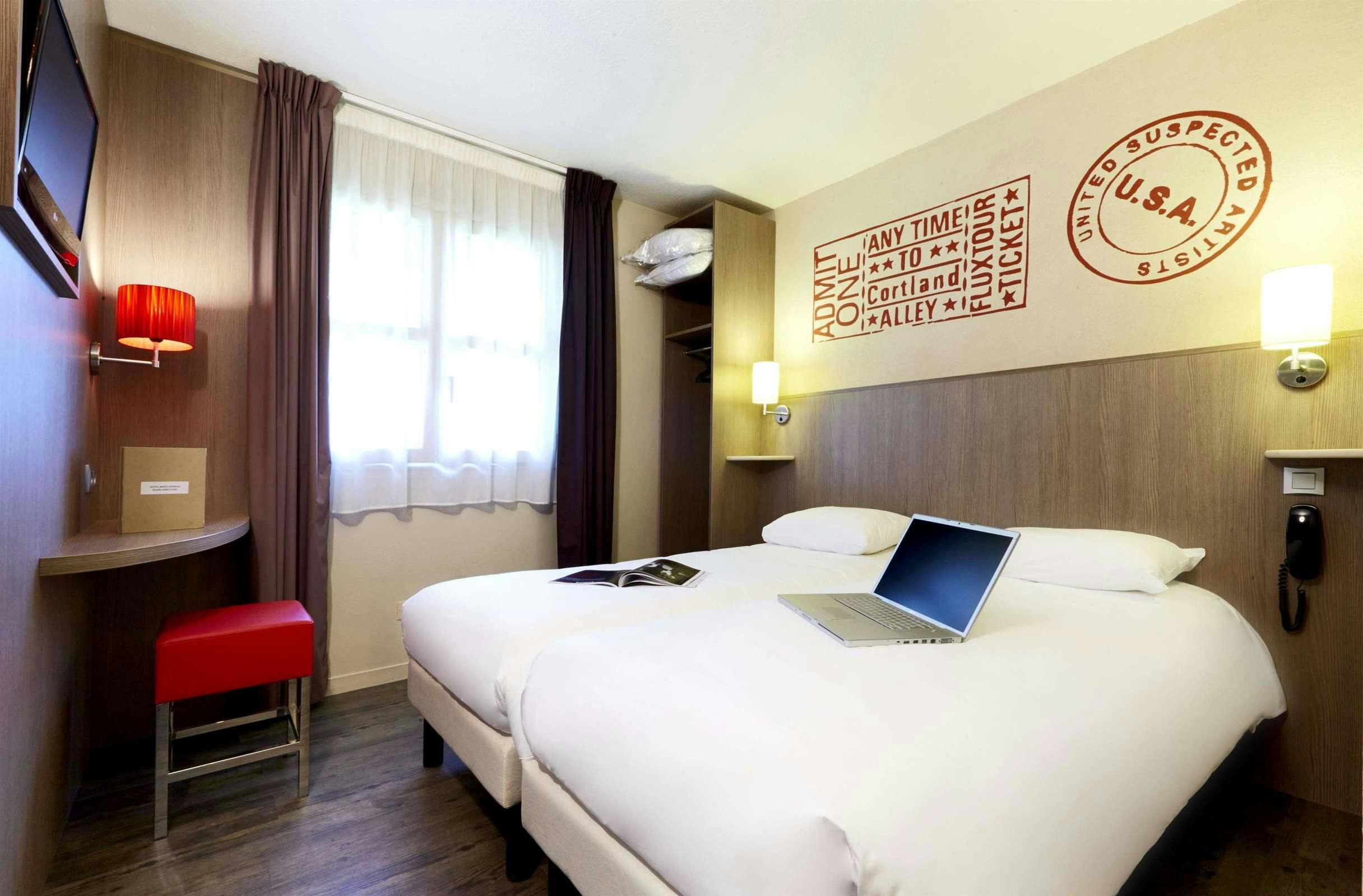 Hotel Kyriad Cholet photo 1