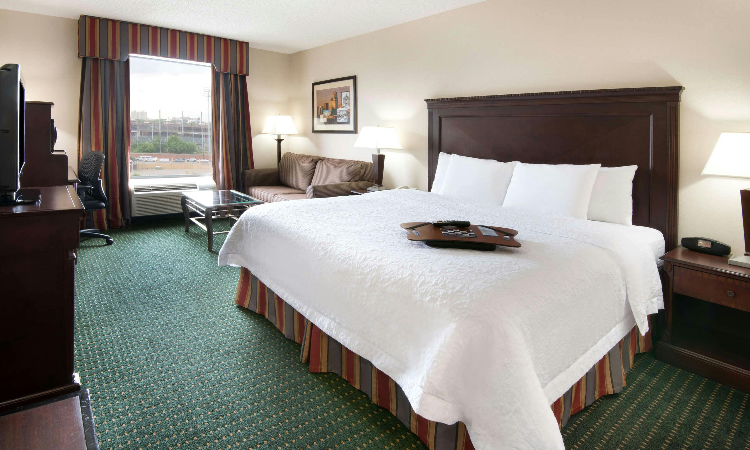 Hampton Inn & Suites Newark-Harrison-Riverwalk
