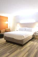 Hotel Holiday Inn Express & Suites Toledo South - Perrysburg photo 1