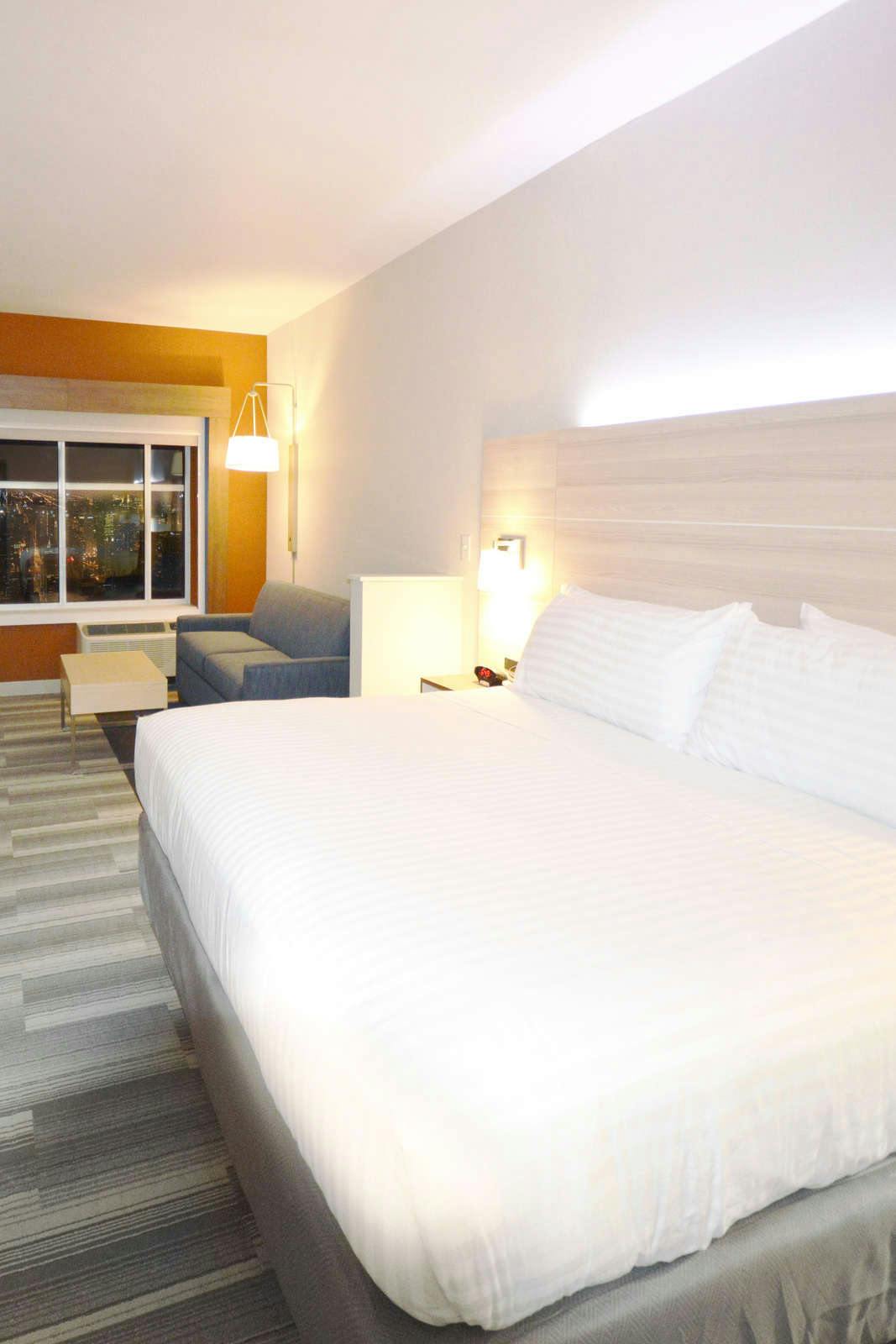 Hotel Holiday Inn Express & Suites Toledo West photo 2