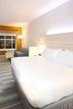 Hotel Holiday Inn Express & Suites Toledo West photo 2