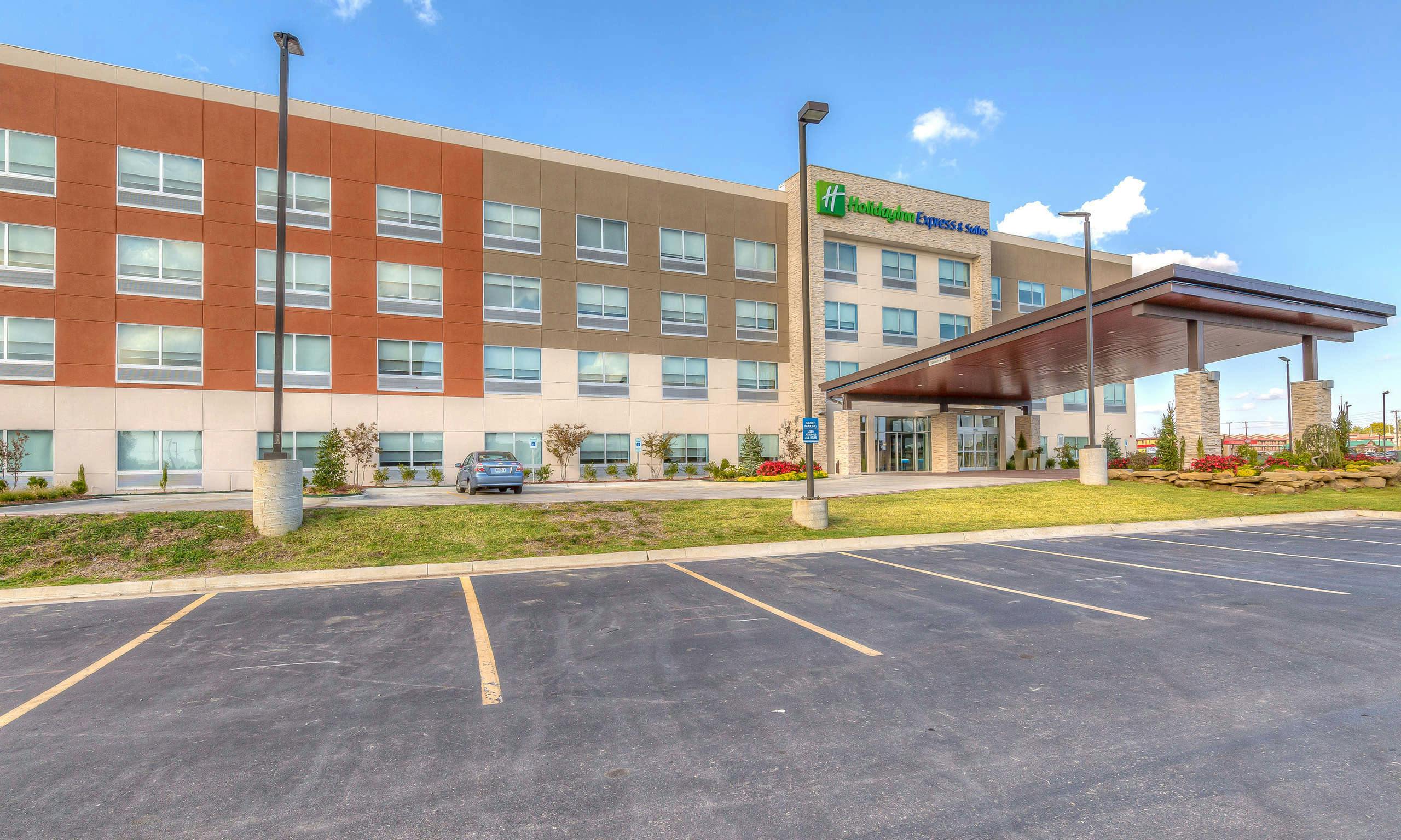 Holiday Inn Express & Suites Tulsa Midtown