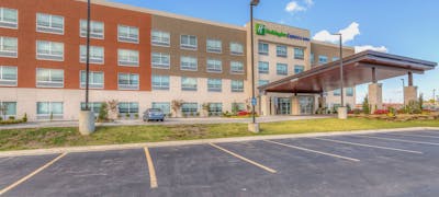 Holiday Inn Express & Suites Tulsa Midtown