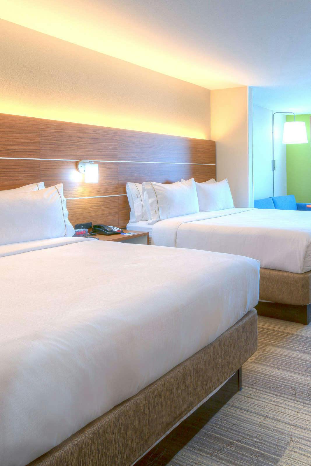 Hotel Holiday Inn Express & Suites Tulsa Midtown photo 2