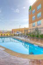 Hotel Holiday Inn Express & Suites Tulsa Midtown photo 1