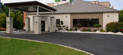 Holiday Inn Express & Suites Waterville - North