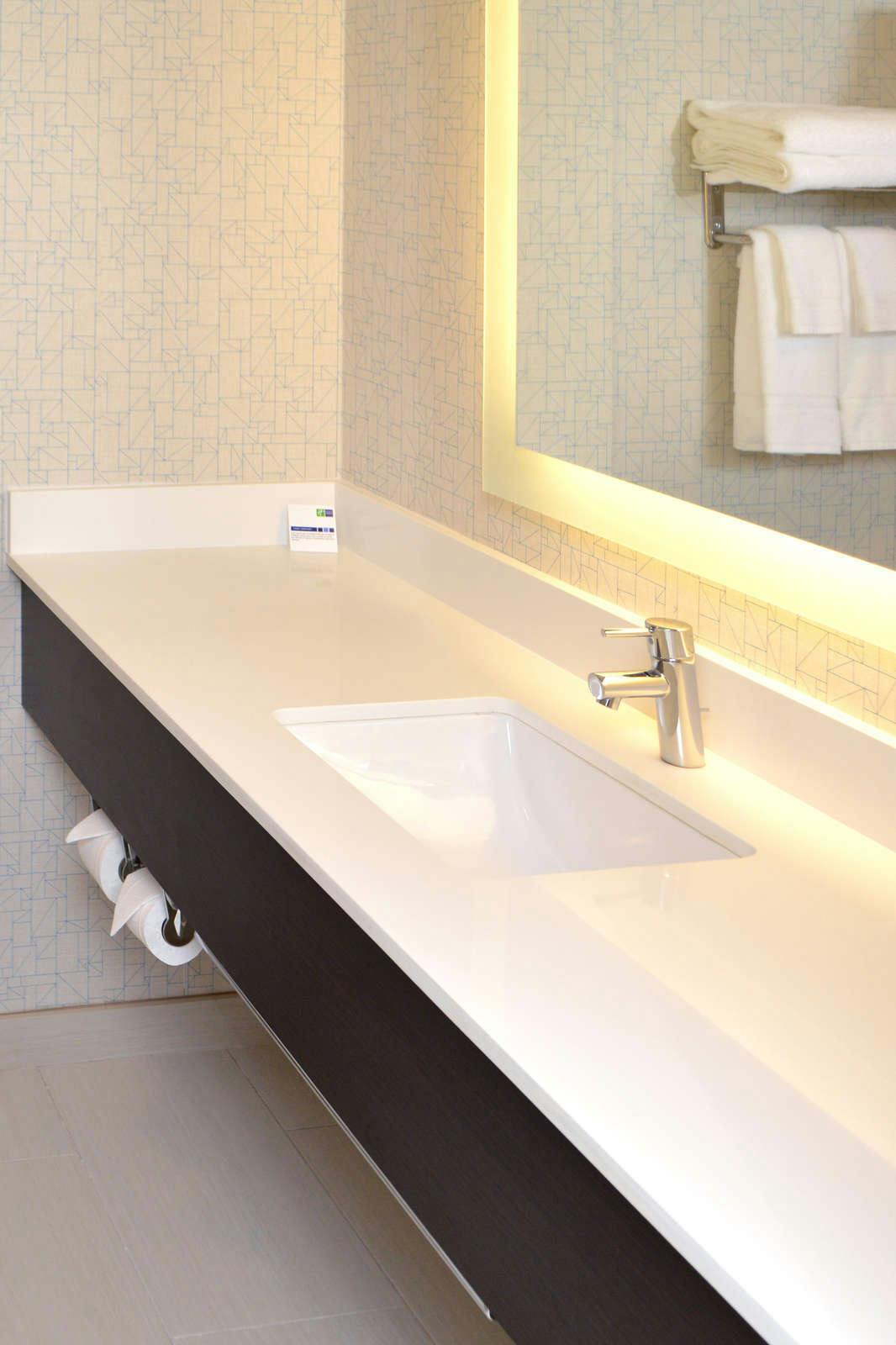 Hotel Holiday Inn Express & Suites Waterville - North photo 5