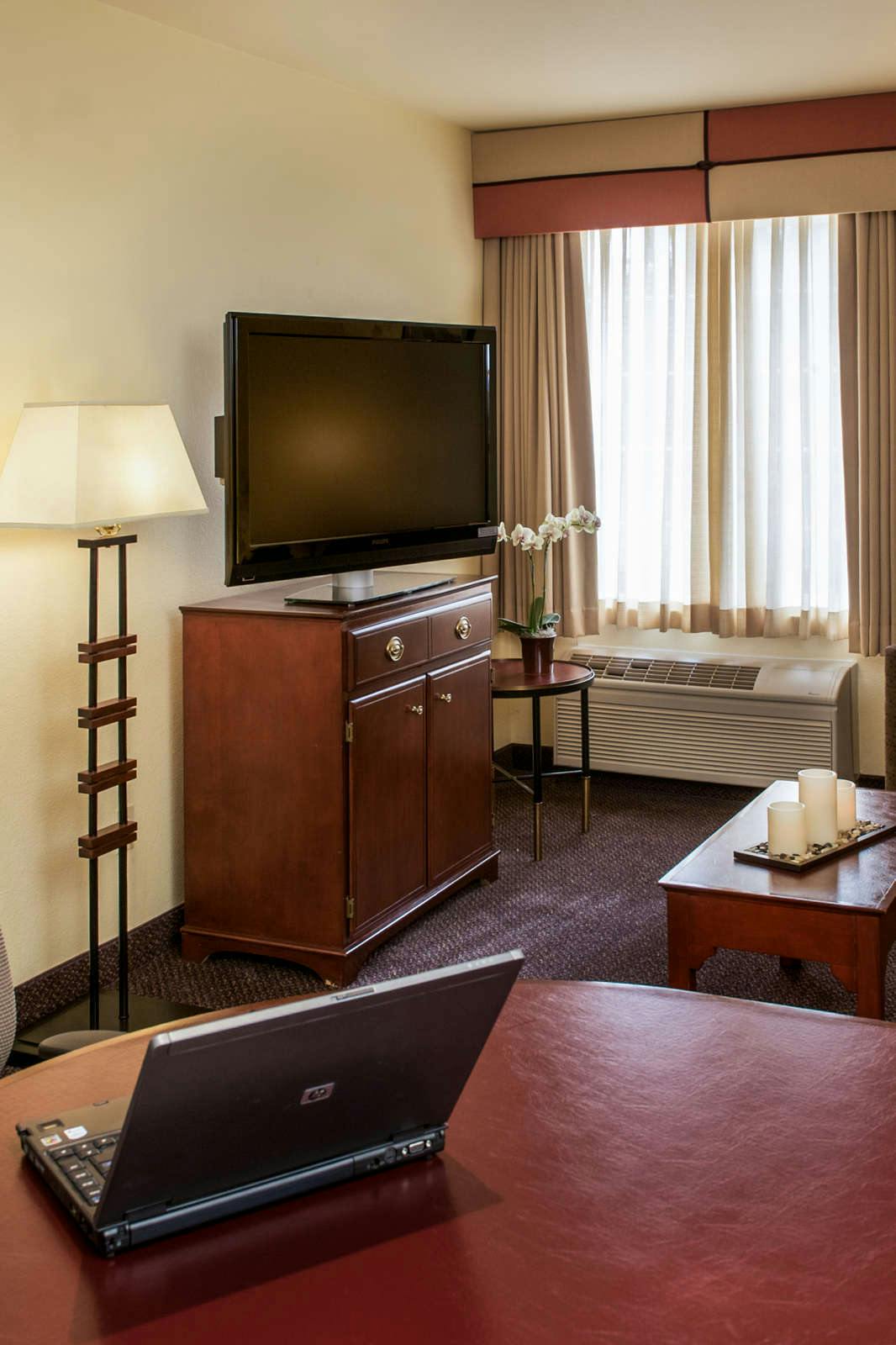 Hotel Larkspur Landing Hillsboro - An All-Suite Hotel photo 3