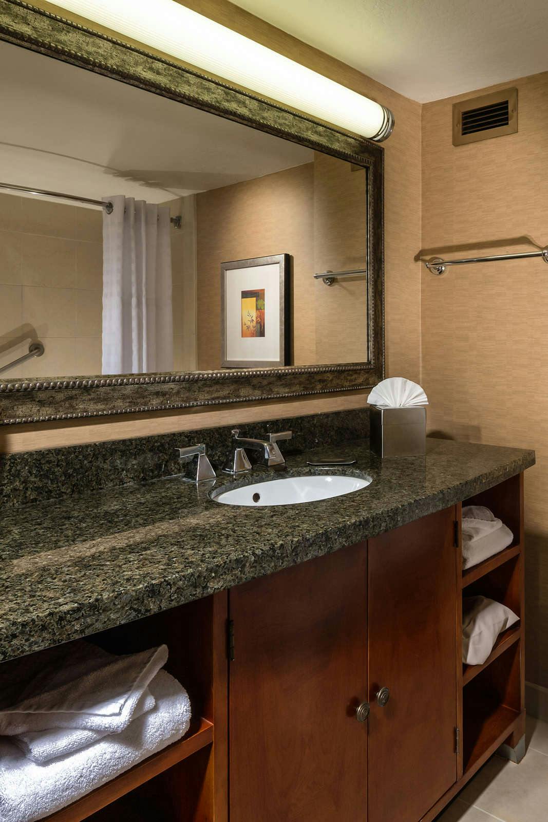 Hotel DoubleTree by Hilton Carson photo 4