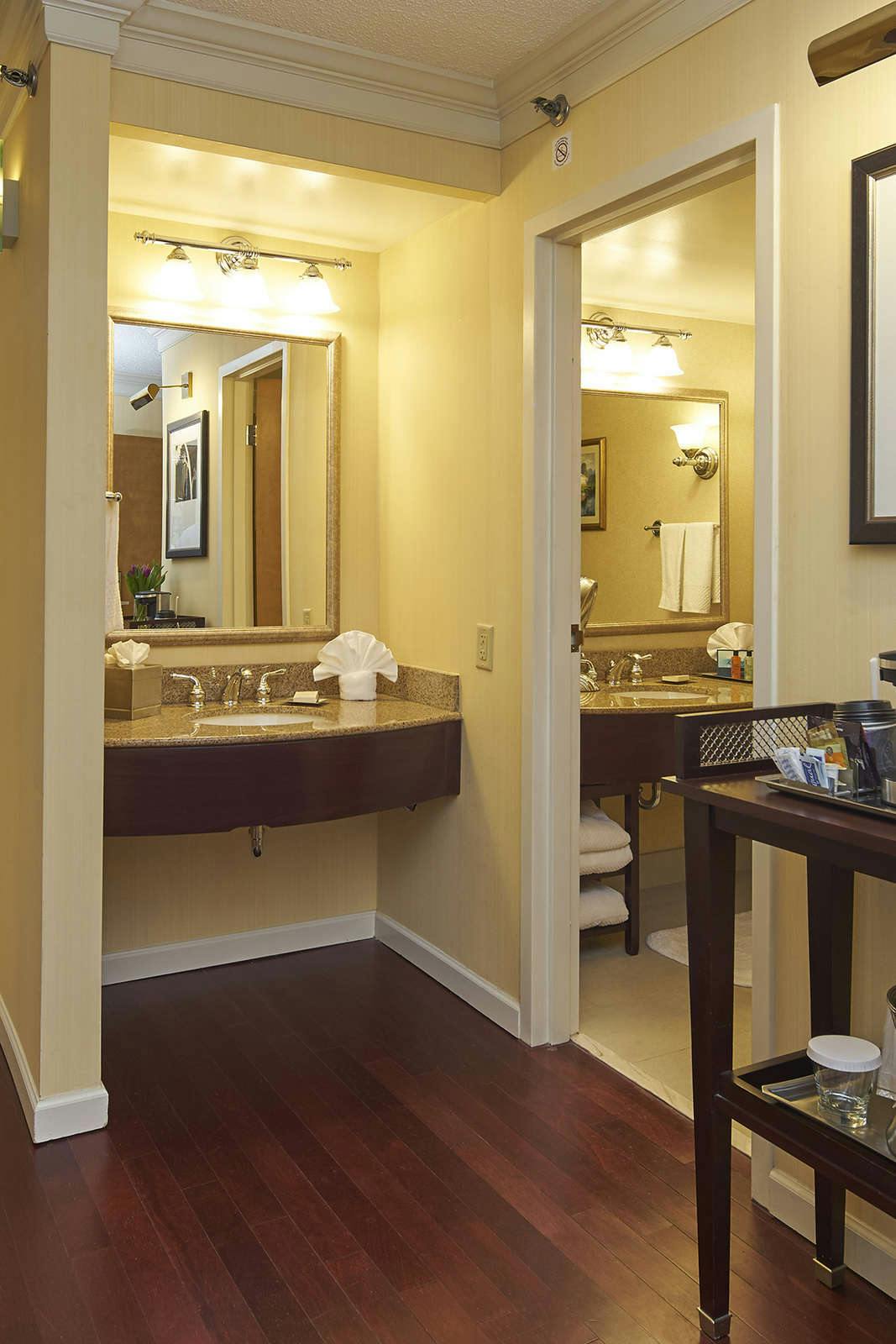 Hotel Hilton Raleigh North Hills photo 3