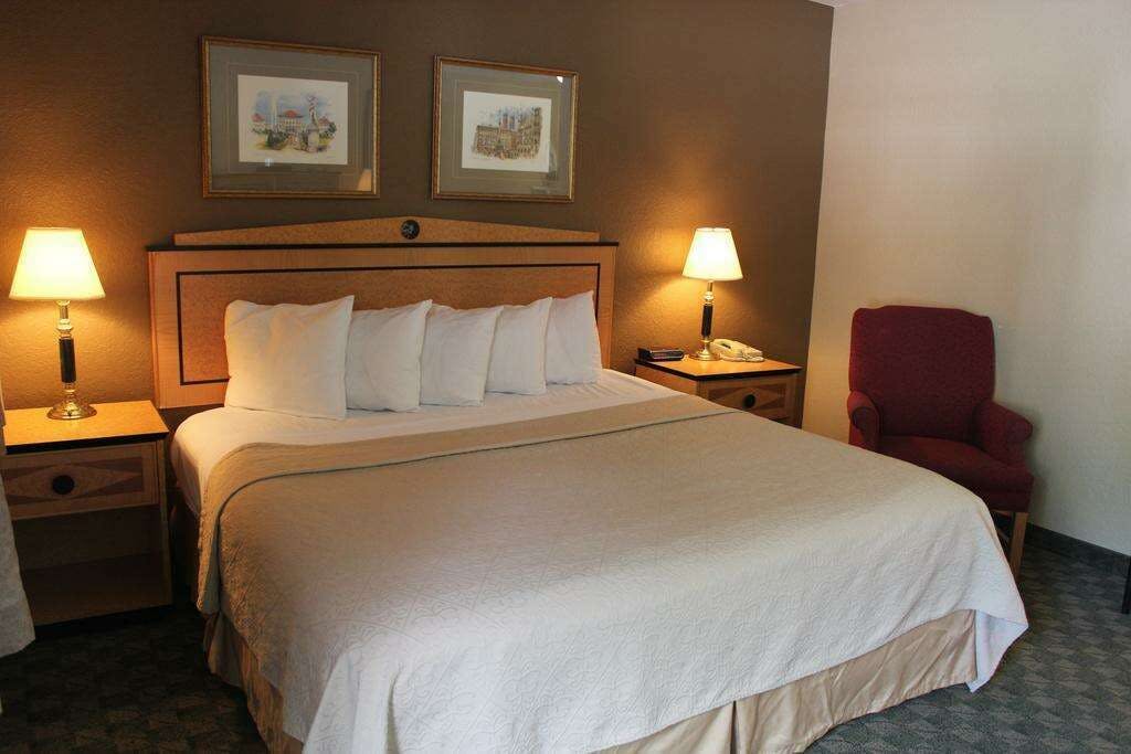 Hotel FairBridge Inn & Suites Leavenworth photo 1