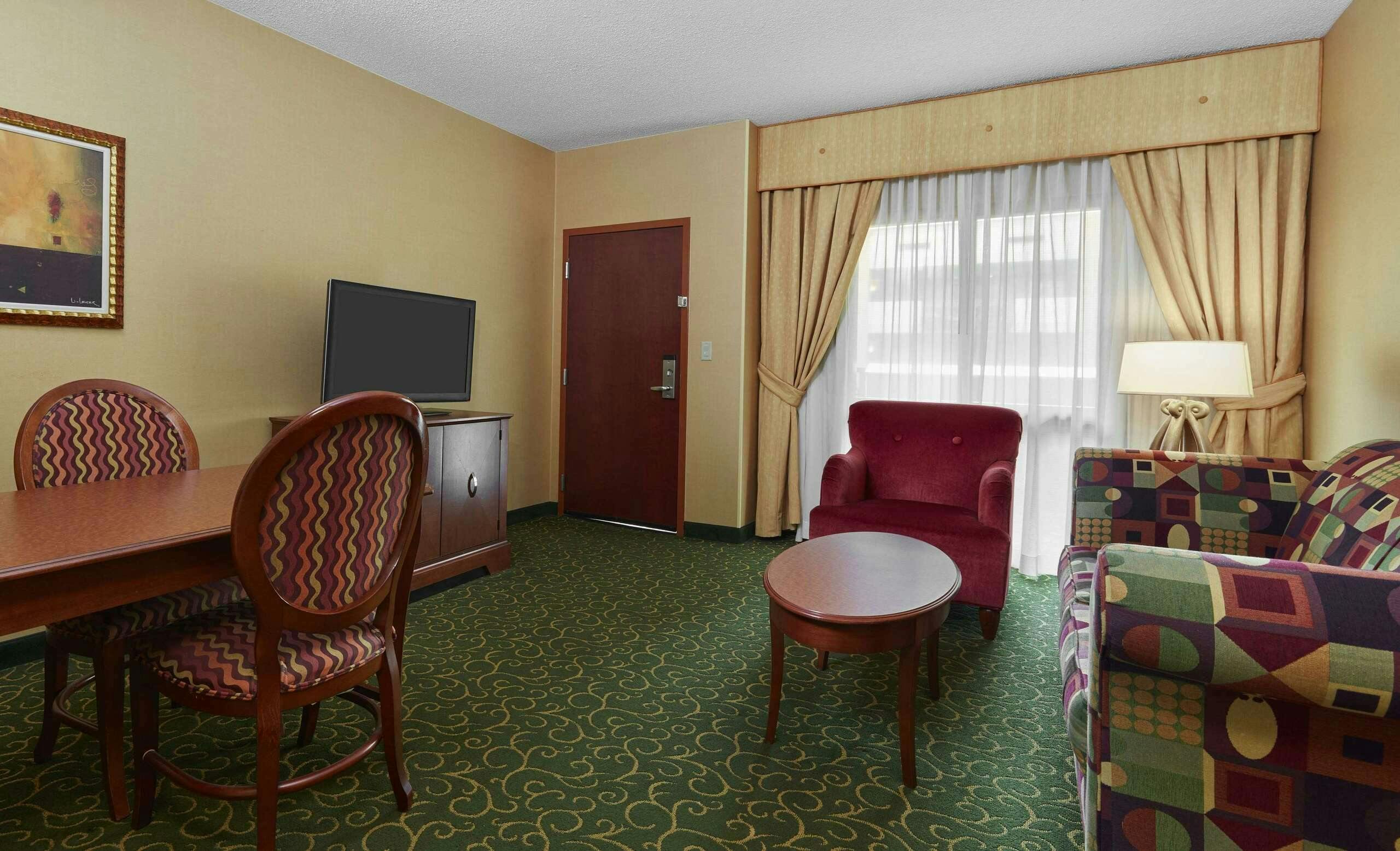Hotel Embassy Suites by Hilton Hampton Convention Center photo 3