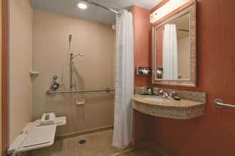 Hotel Embassy Suites by Hilton Hampton Convention Center photo 4