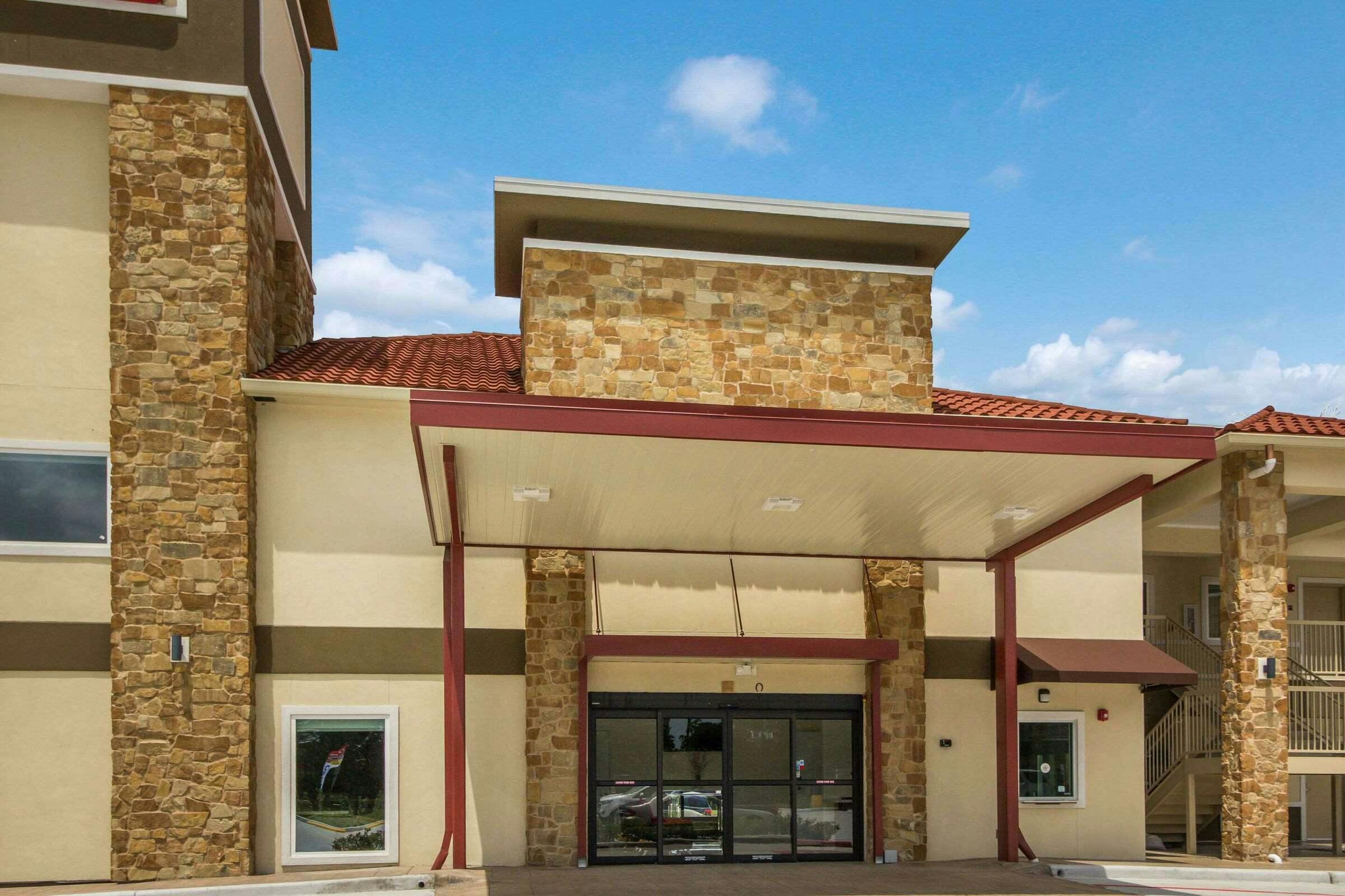 REGENCY INN AND SUITES