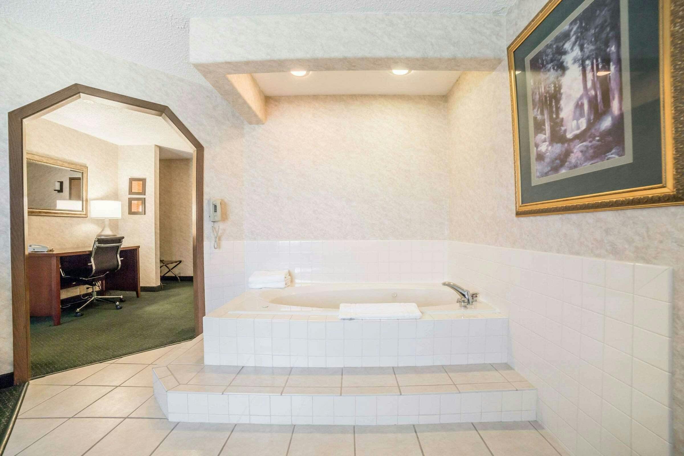 Hotel Yellowstone River Inn & Suites photo 2