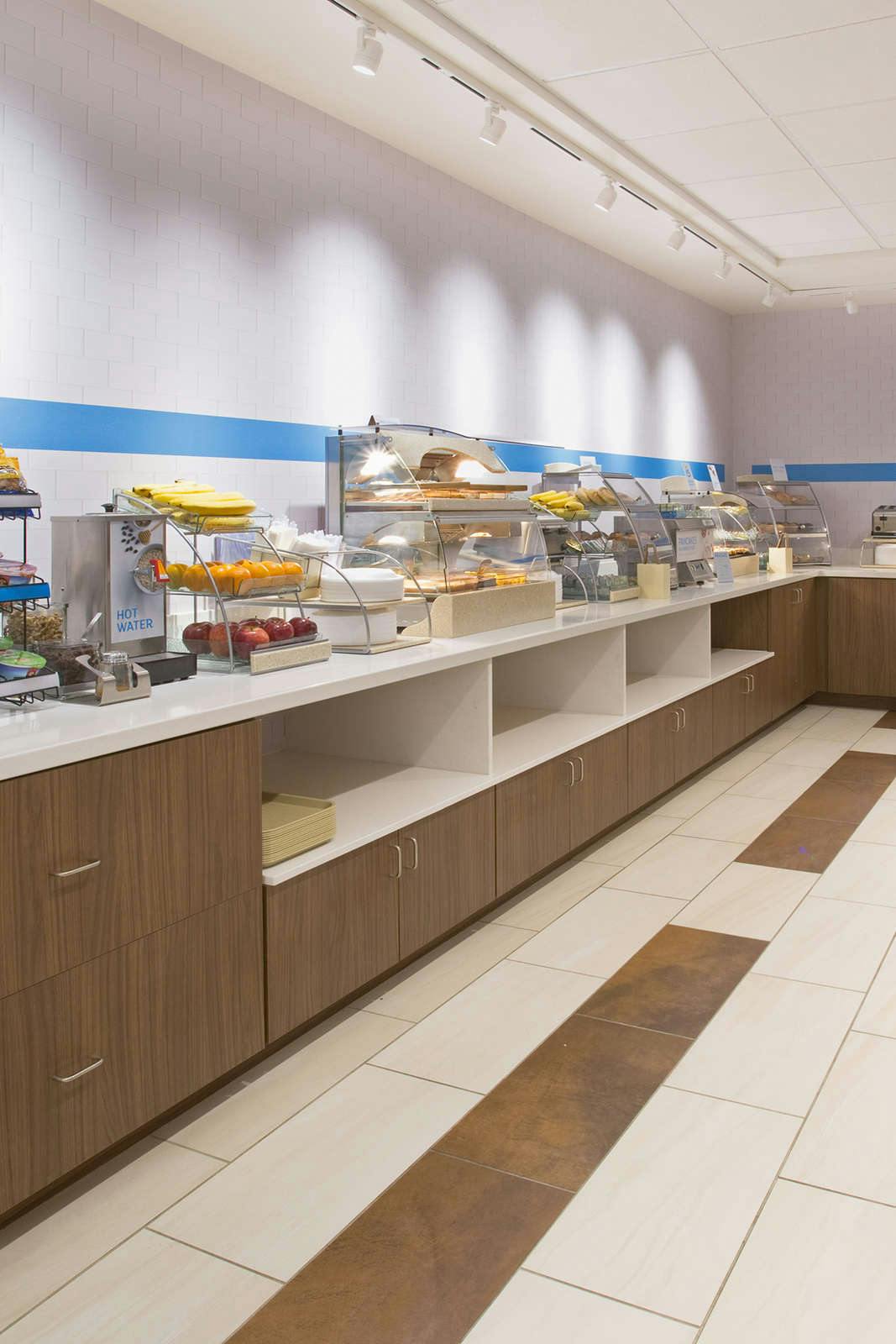 Hotel Holiday Inn Express & Suites Owings Mills Baltimore Area photo 3