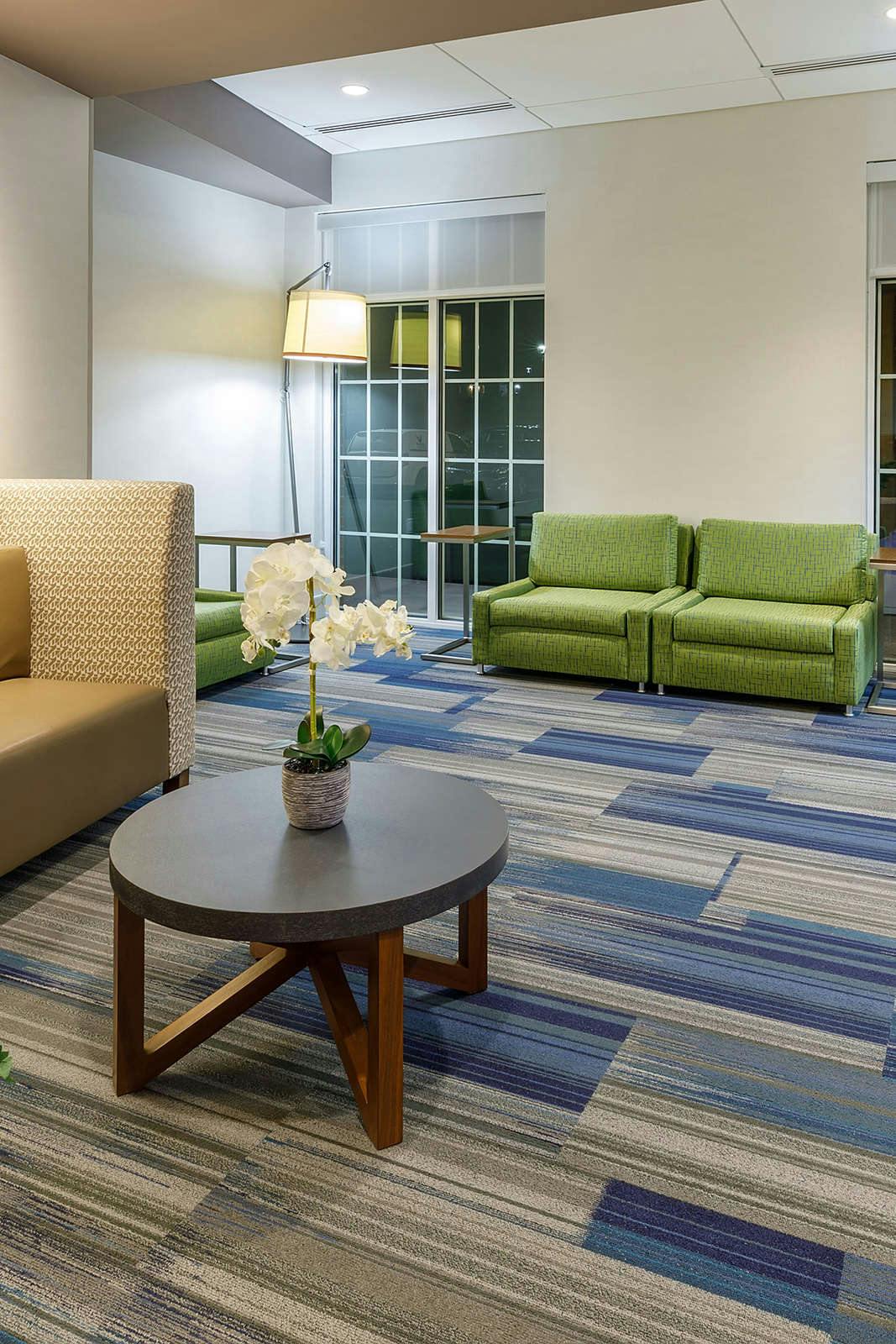 Hotel Holiday Inn Express & Suites Sturbridge photo 4