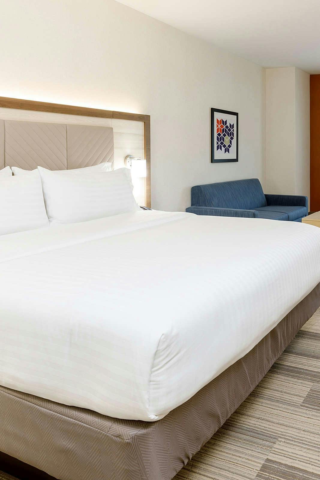 Hotel Holiday Inn Express & Suites Sturbridge photo 1