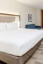 Hotel Holiday Inn Express & Suites Sturbridge photo 1