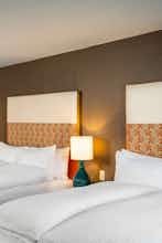 Hotel Staypineapple at University Inn photo 4