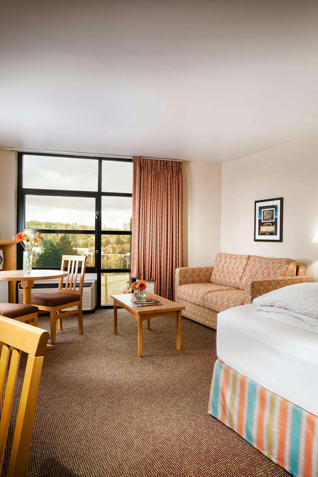 Staypineapple at University Inn