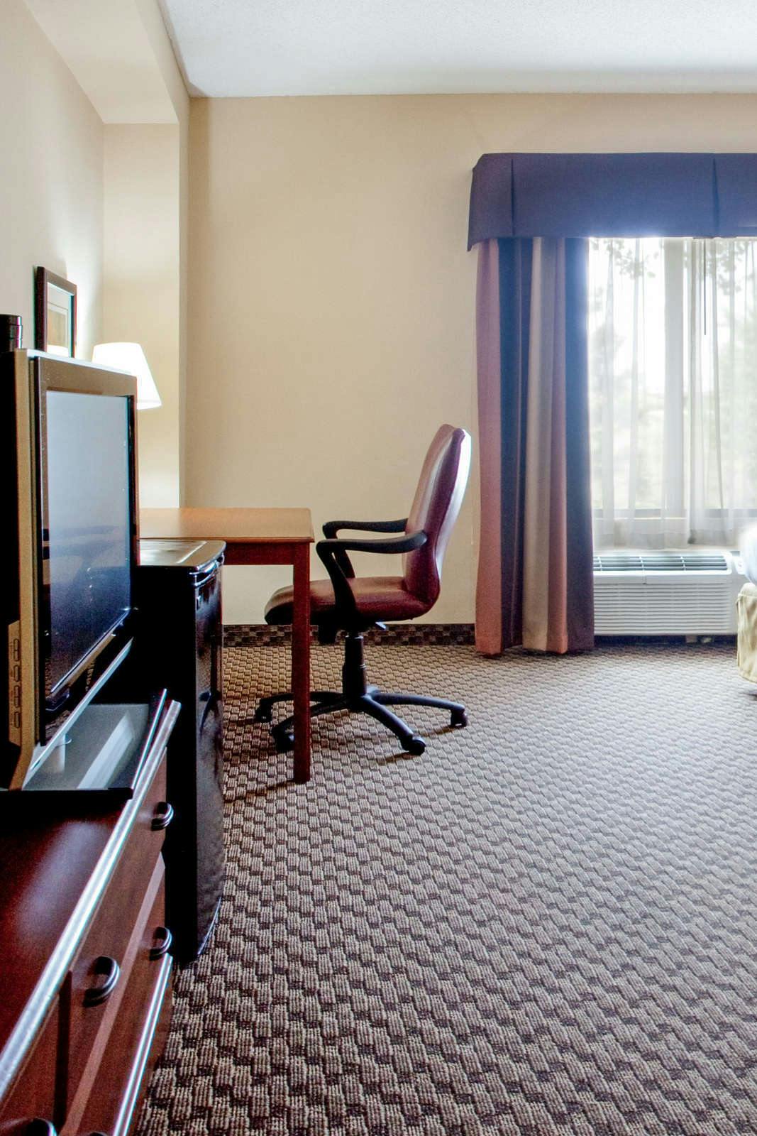 Hotel Holiday Inn Express Hotel & Suites Columbia photo 3