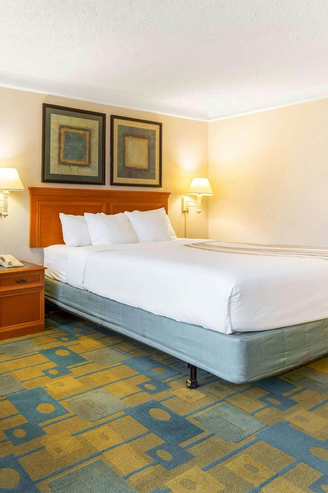 Hotel La Quinta Inn & Suites by Wyndham Redding photo 2