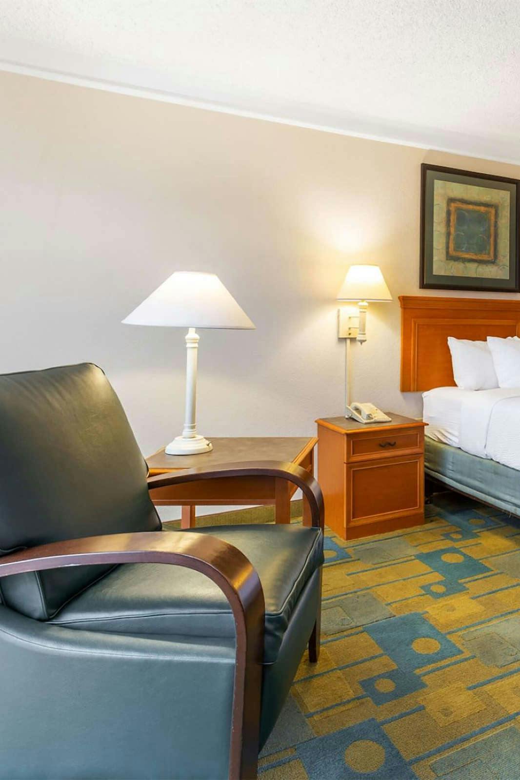 Hotel La Quinta Inn & Suites by Wyndham Redding photo 5