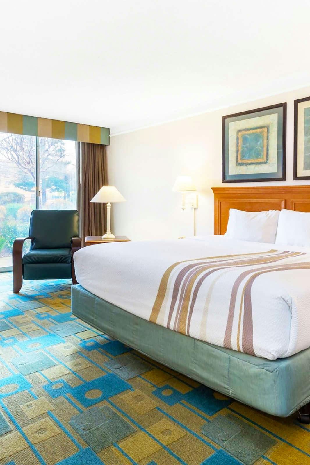 Hotel La Quinta Inn & Suites by Wyndham Redding photo 4