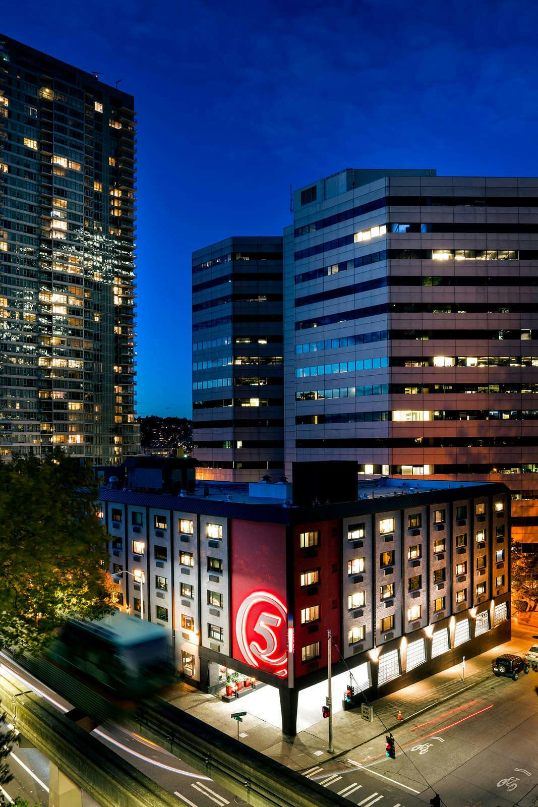 Hotel Staypineapple at Hotel Five photo 4