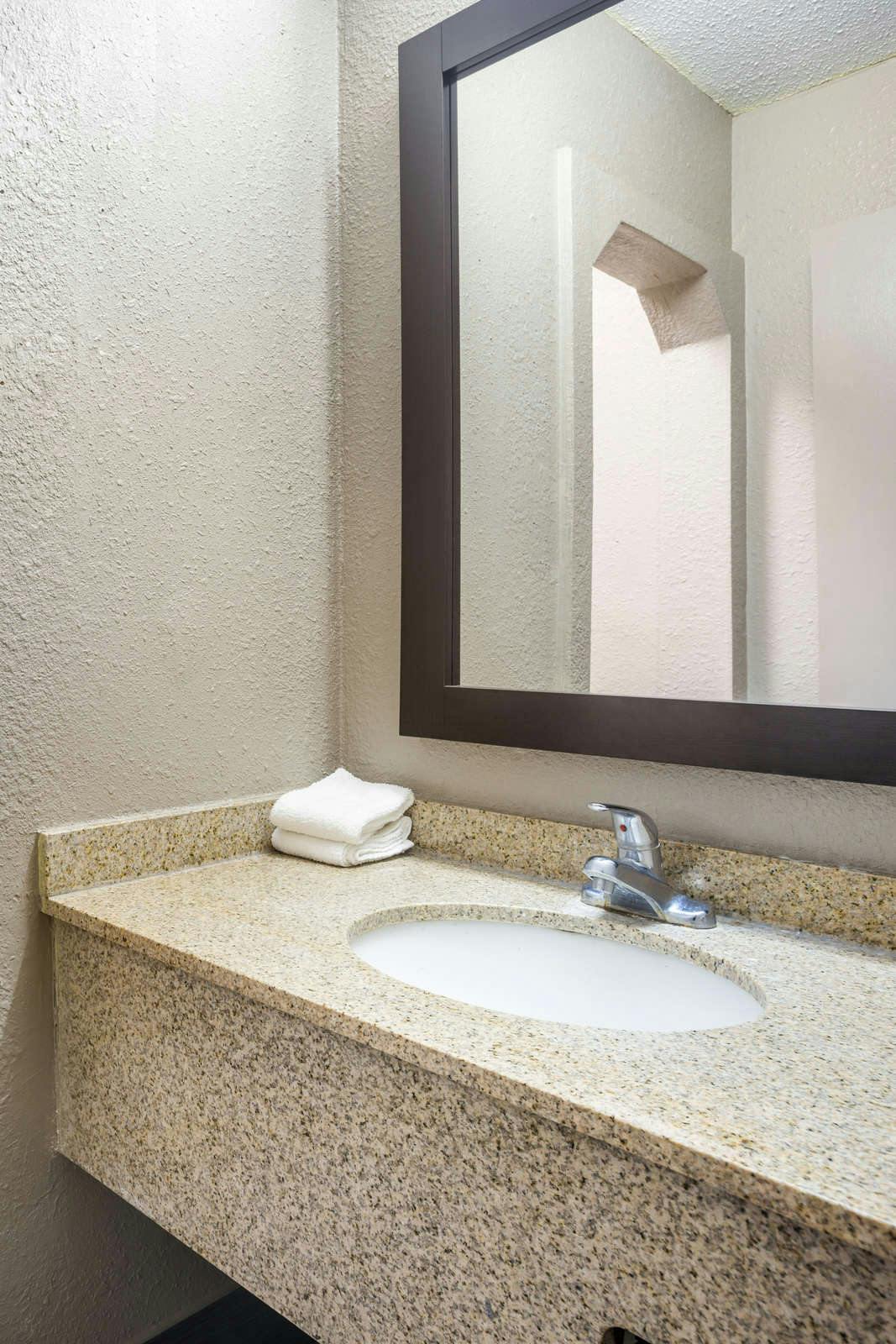 Hotel Red Roof Inn Detroit - Farmington Hills photo 4