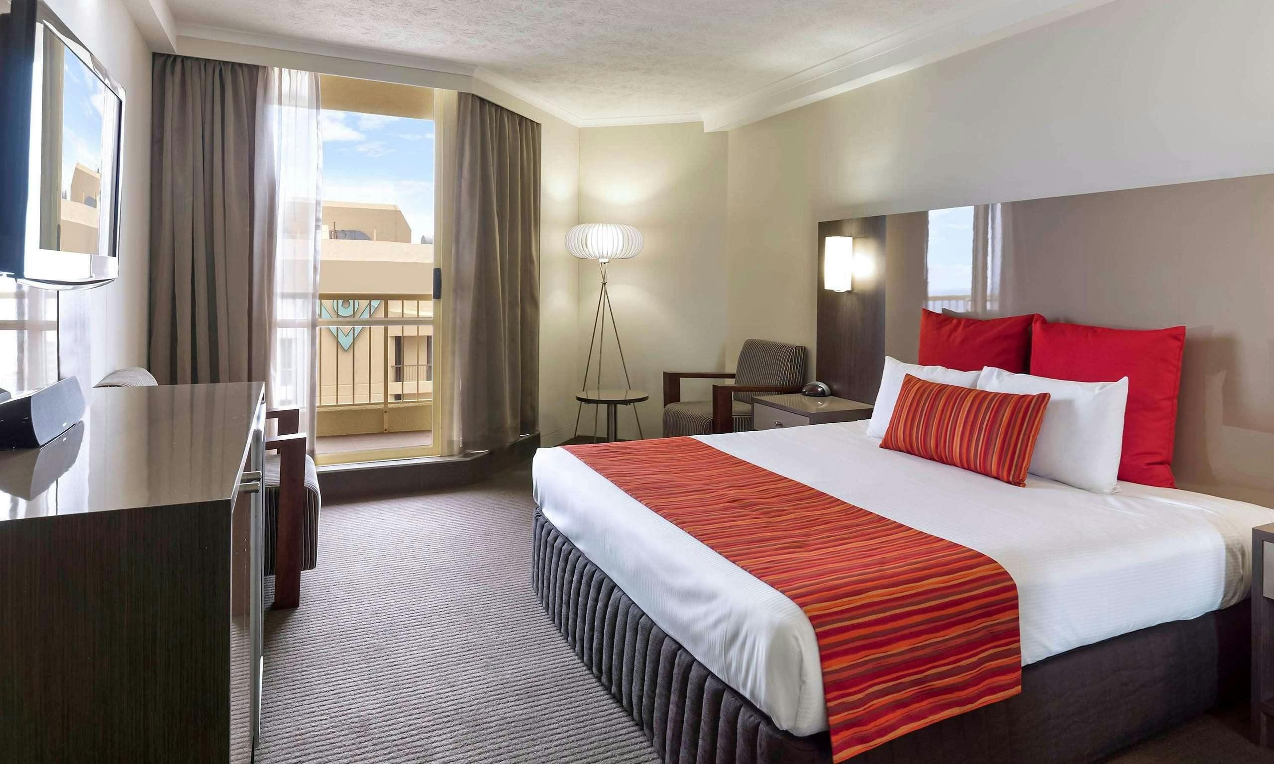 NOVOTEL SURFERS PARADISE