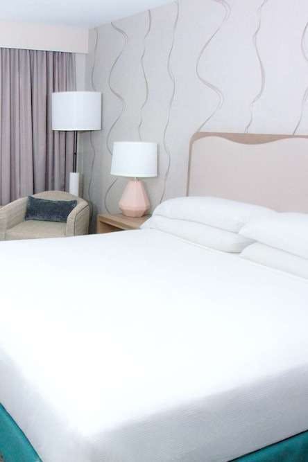 Hotel DoubleTree by Hilton Chicago - North Shore Conference Center photo 2