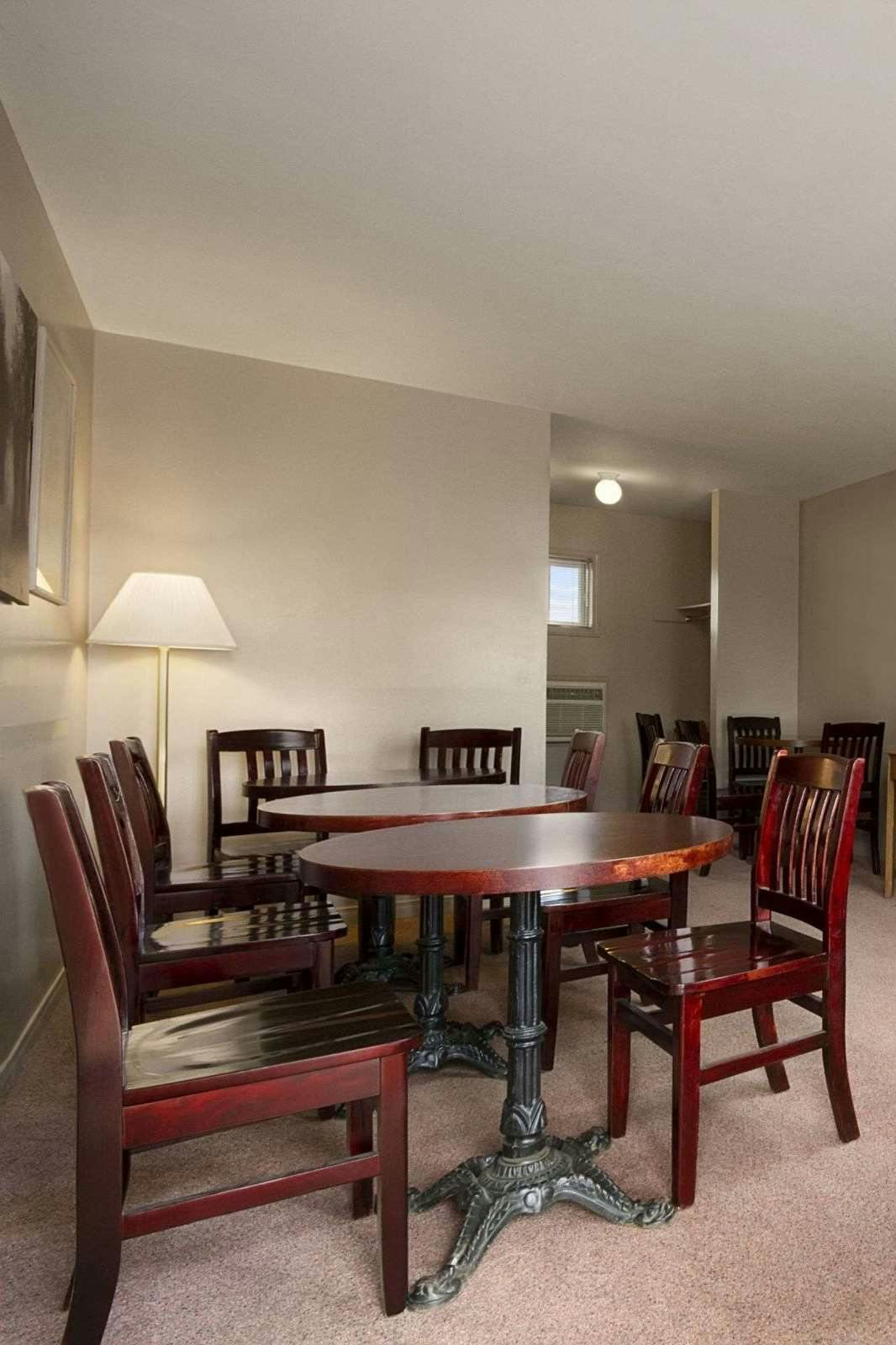 Hotel Knights Inn Lindsay photo 5