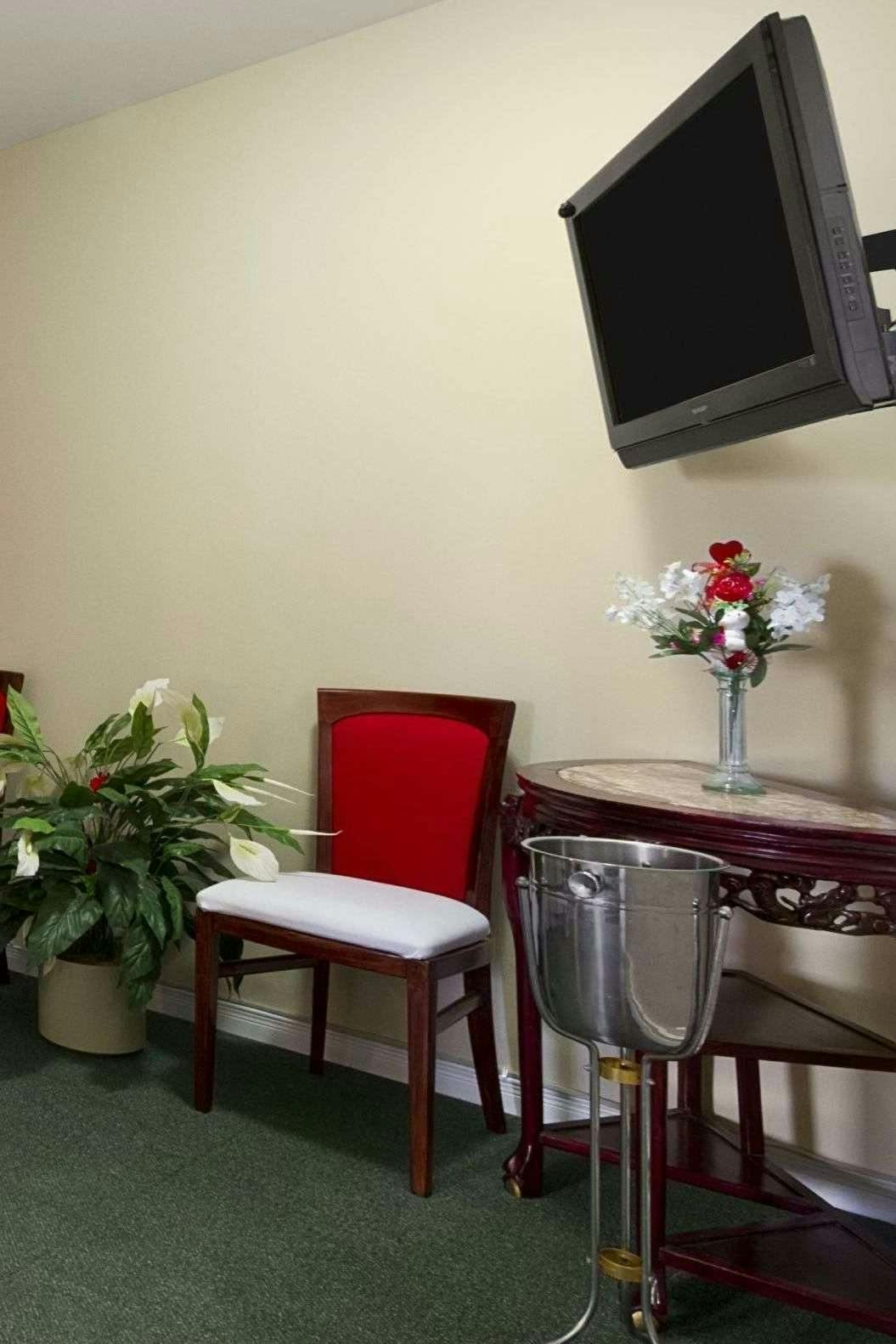 Hotel Knights Inn Lindsay photo 2