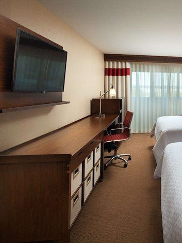 Hotel Four Points by Sheraton Phoenix South Mountain photo 2