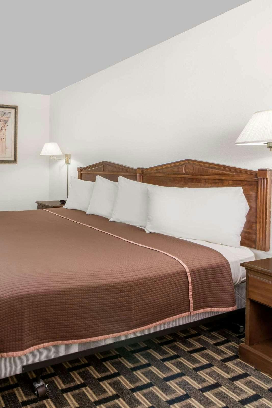 Hotel Knights Inn Slaton photo 1