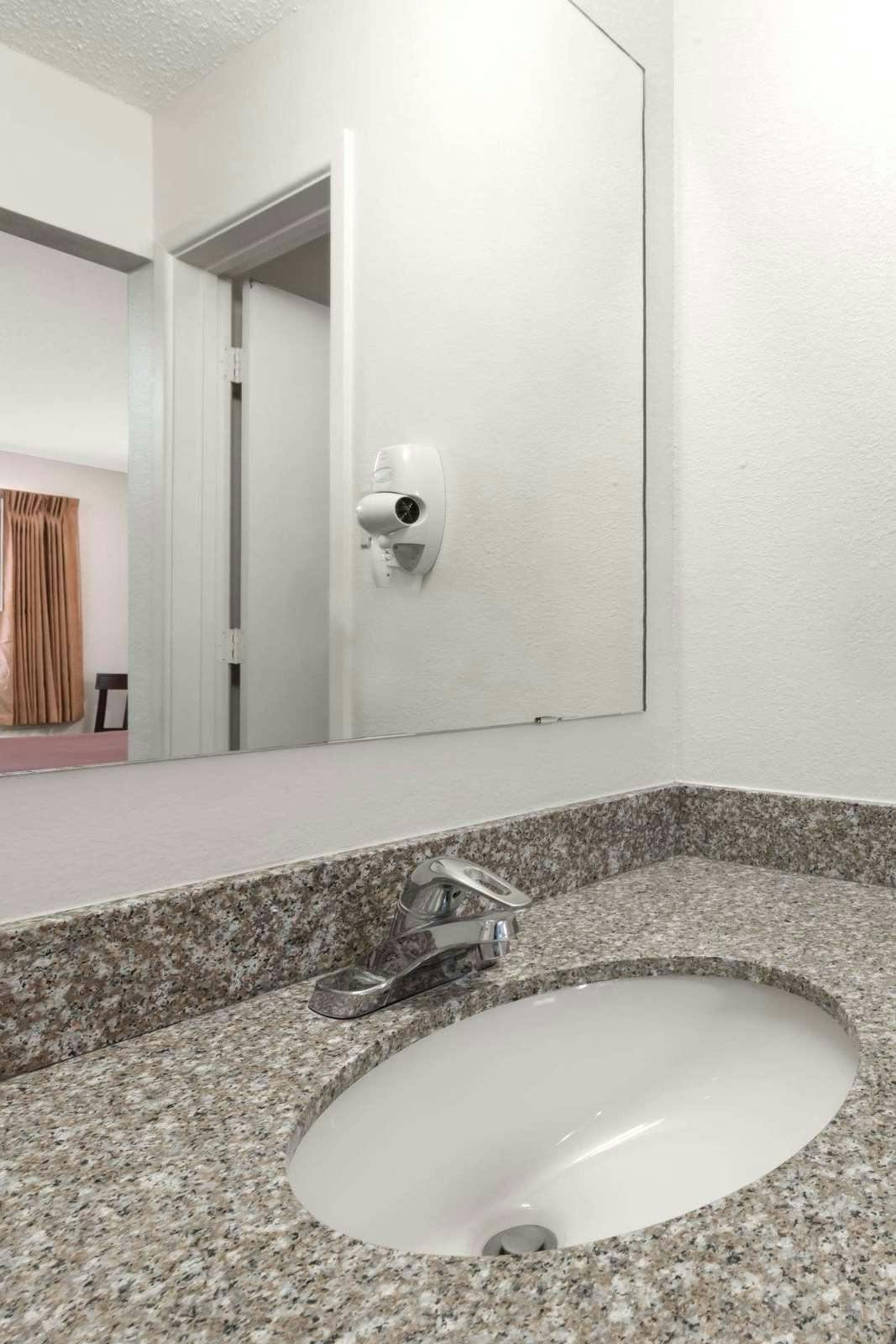 Hotel Knights Inn Slaton photo 4