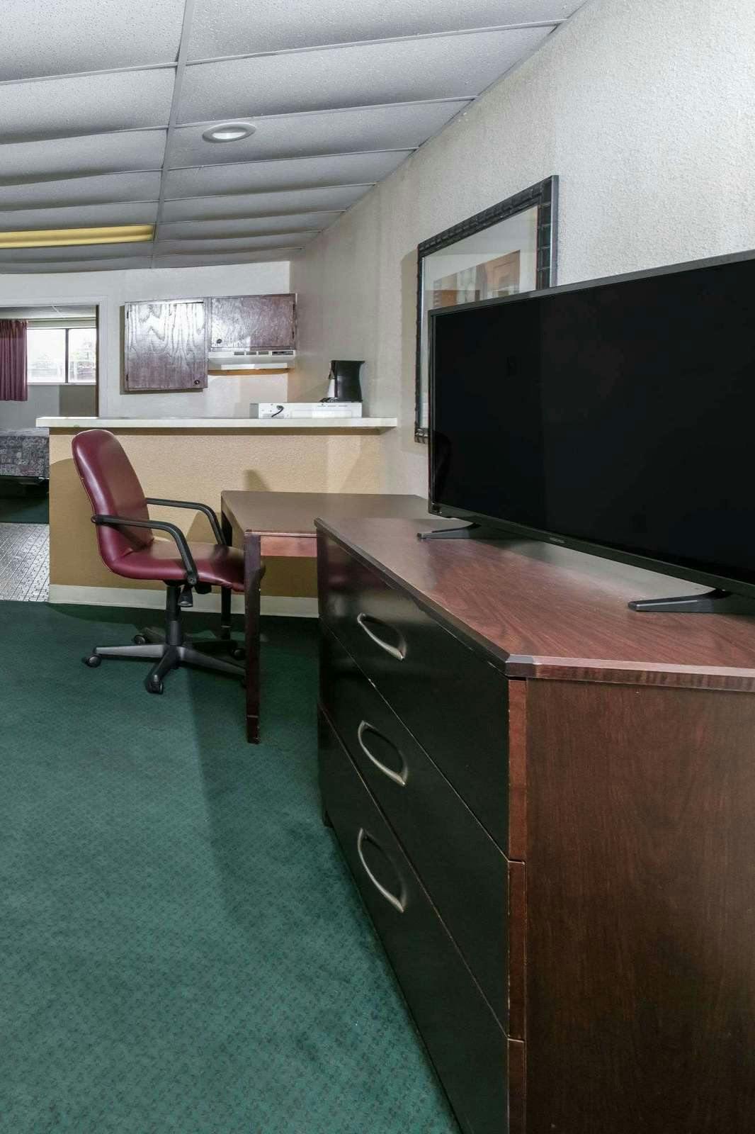 Hotel Knights Inn Longview photo 3