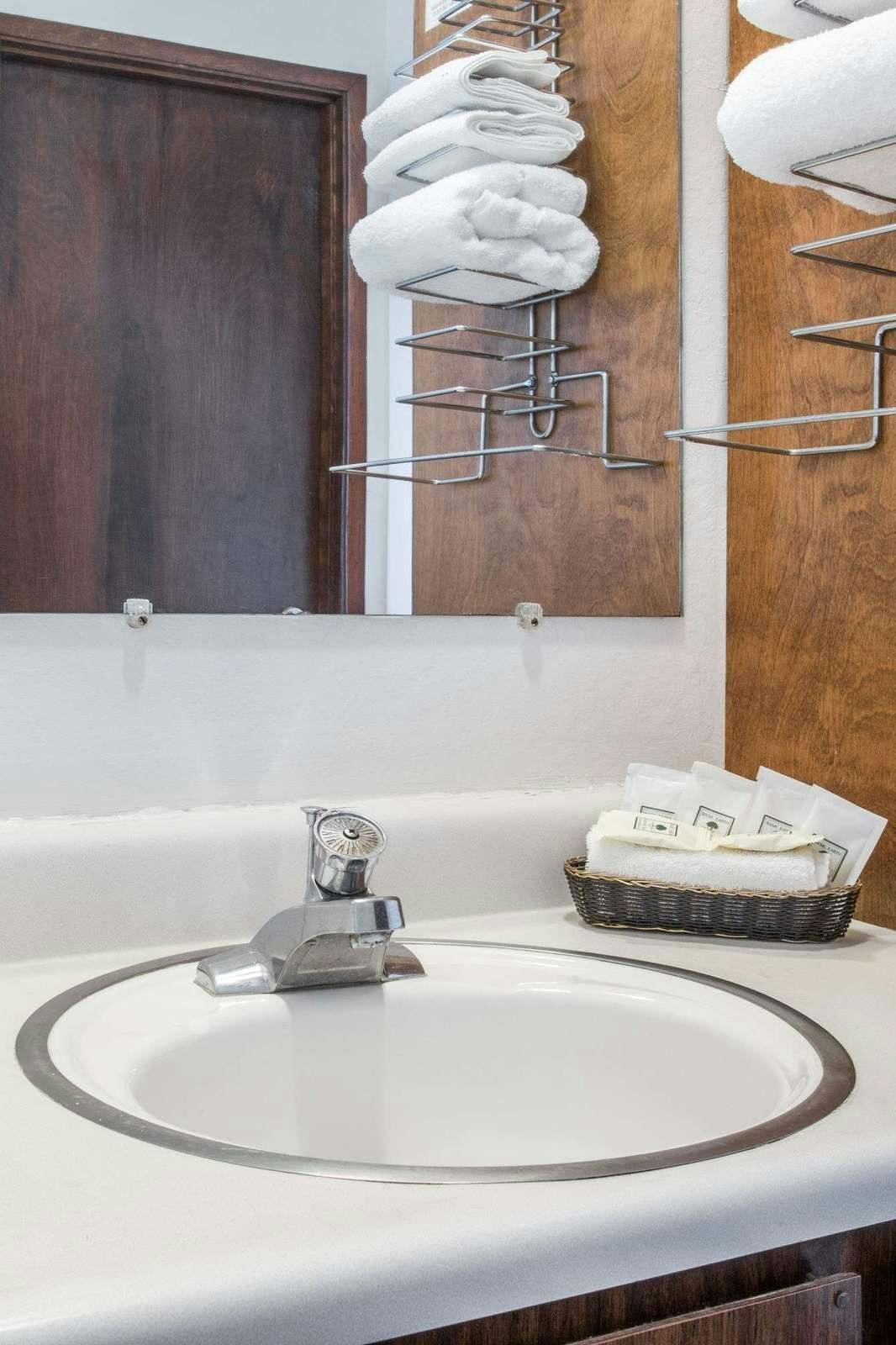 Hotel Knights Inn Boardman photo 5