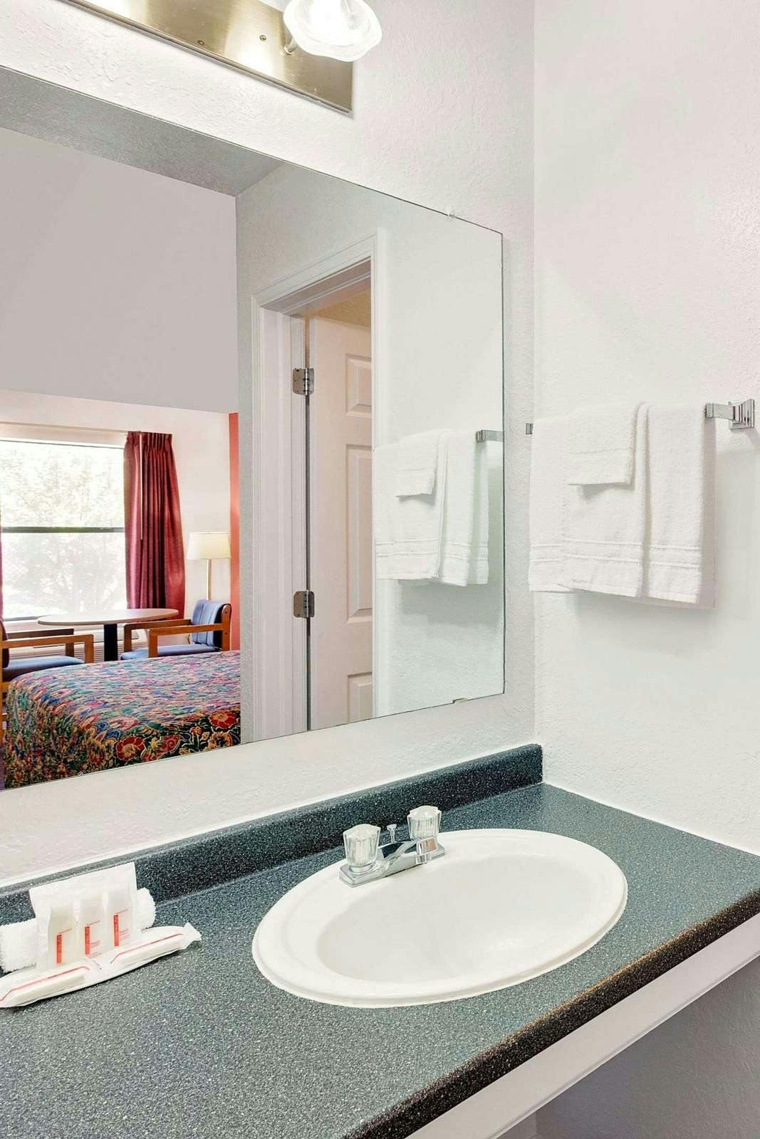 Hotel Knights Inn Muskogee photo 5