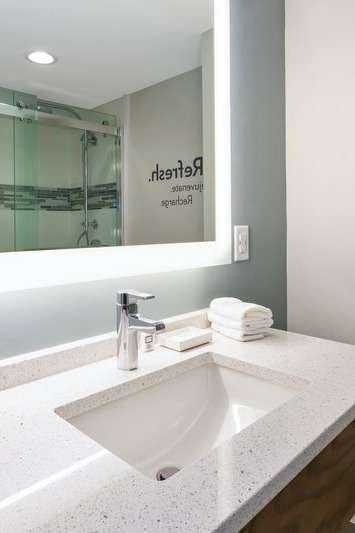 Hotel Even Hotels Ann Arbor photo 4