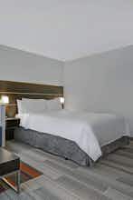 Hotel Holiday Inn Express Milwaukee Downtown, an IHG Hotel photo 4