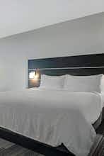 Hotel Holiday Inn Express Milwaukee Downtown, an IHG Hotel photo 2