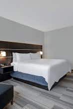 Hotel Holiday Inn Express Milwaukee Downtown, an IHG Hotel photo 1